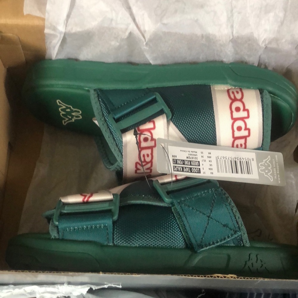 These are kappa slides they are a size 5 in women’s